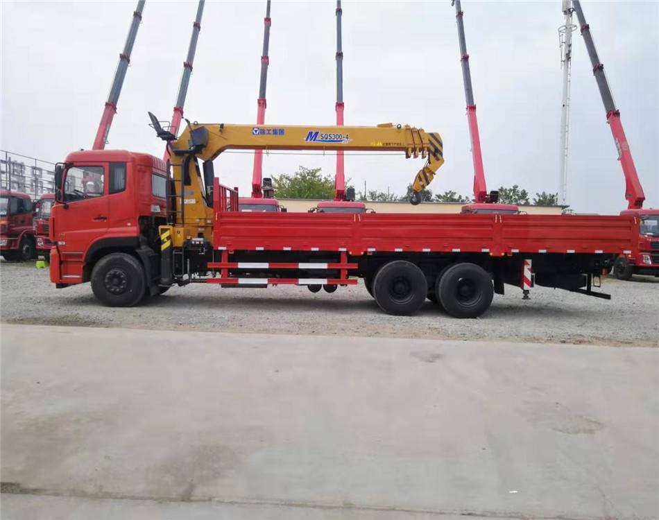 東風(fēng)天龍系列隨車(chē)吊 12噸徐工雙聯(lián)臂與前四后八配置詳解及選購(gòu)指南