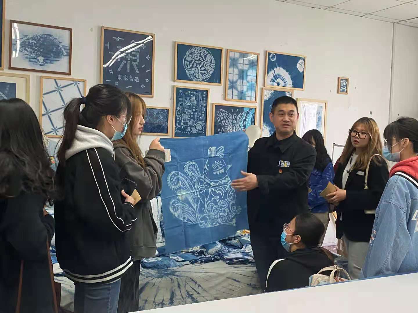 攜手并進(jìn)，共繪藝設(shè)新篇——江蘇大學(xué)藝術(shù)學(xué)院師生赴藝術(shù)設(shè)計(jì)學(xué)院考察交流活動(dòng)紀(jì)實(shí)